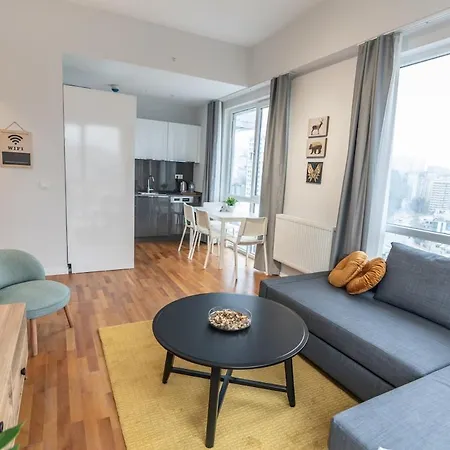 1-bdr With View Poolgym Near Airport Metro Apartment