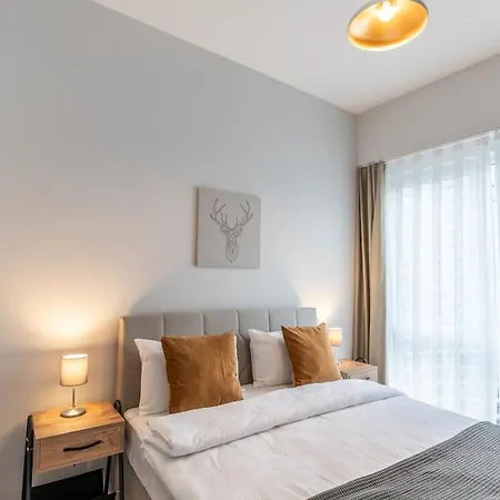 Apartment 1-bdr With View Poolgym Near Airport Metro *