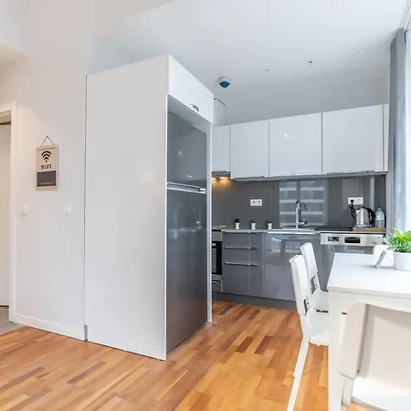 Apartment 1-bdr With View Poolgym Near Airport Metro Istanbul