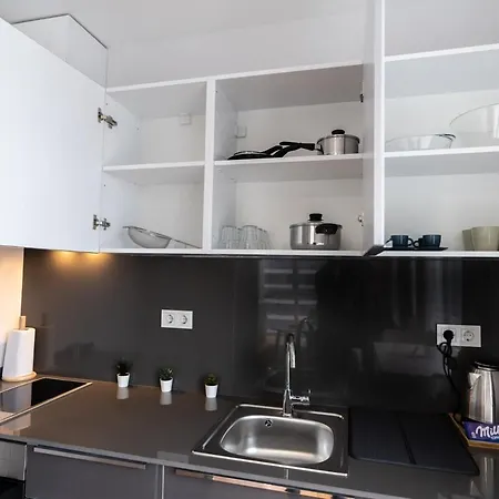 Apartment 1-bdr With View Poolgym Near Airport Metro