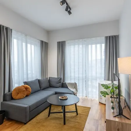1-bdr With View Poolgym Near Airport Metro