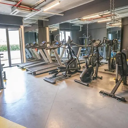 1-bdr With View Poolgym Near Airport Metro *
